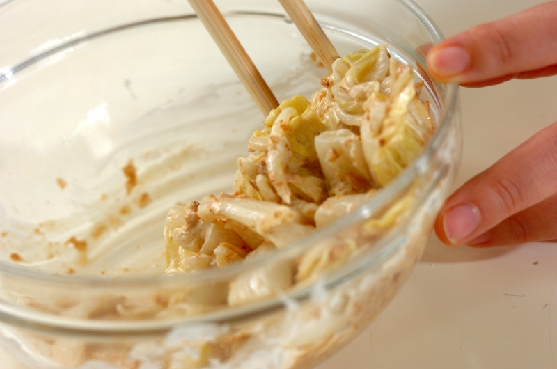 やみつき！無限に食べられるゆで白菜サラダの作り方2