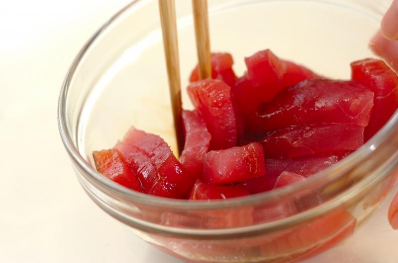 マグロとアボカドのサラダの作り方1