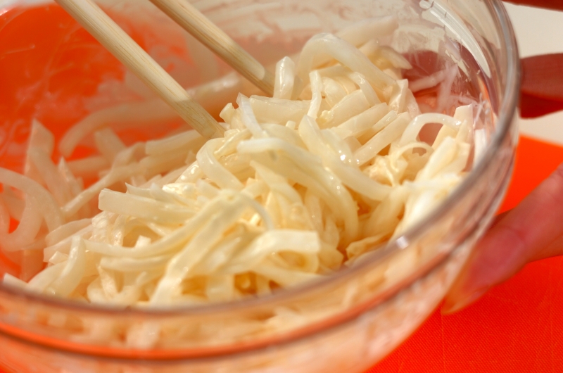 大根とリンゴのサラダの作り方2