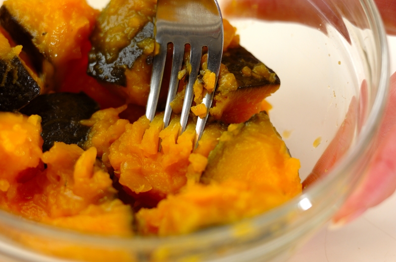 カボチャとチーズの春巻きの下準備1