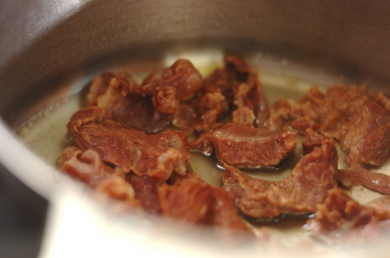 基本の下処理から！やわらか牛すじカレーの作り方1