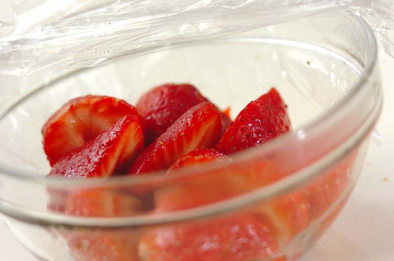 生クリームをたっぷり使用 プリンとイチゴソース by保田 美幸さんの作り方1