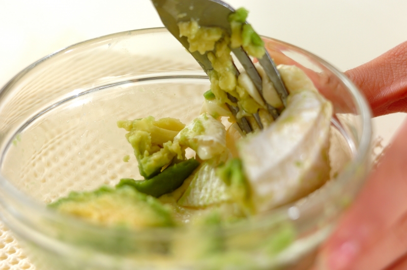 アボカドと生ハムのブルスケッタの作り方1