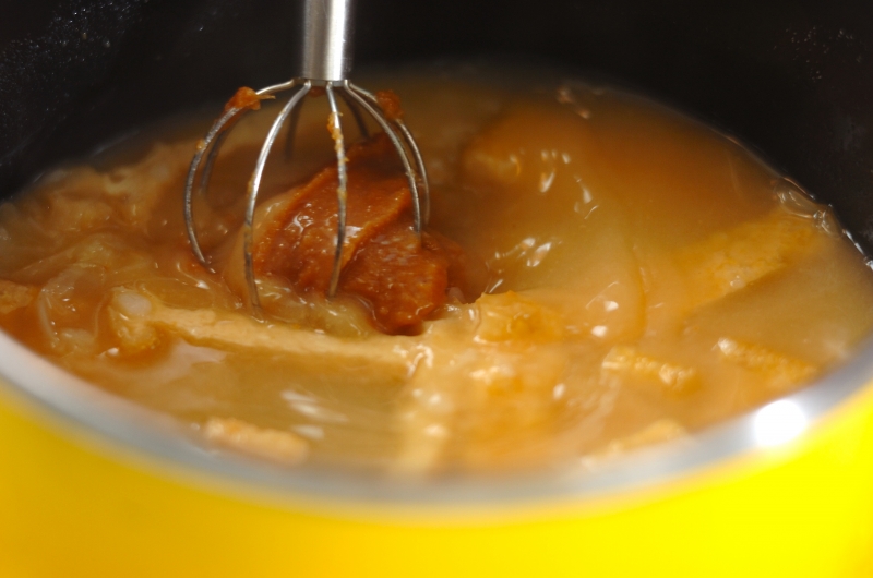 ユリネと油揚げのみそ汁の作り方2