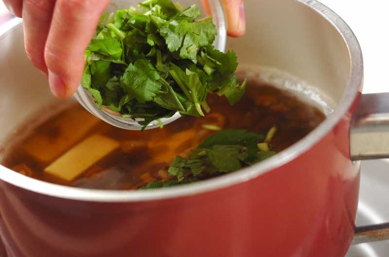 刻みナメコのお吸い物の作り方2