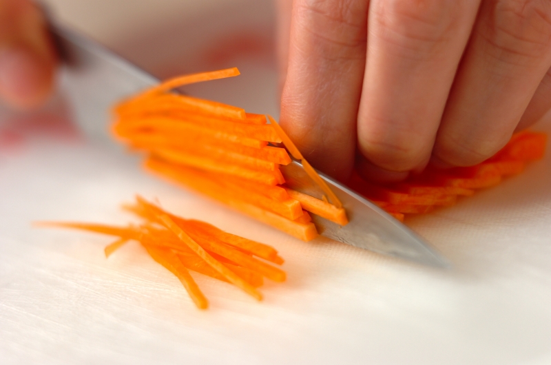 小松菜とニンジンのゴマ和えの下準備1