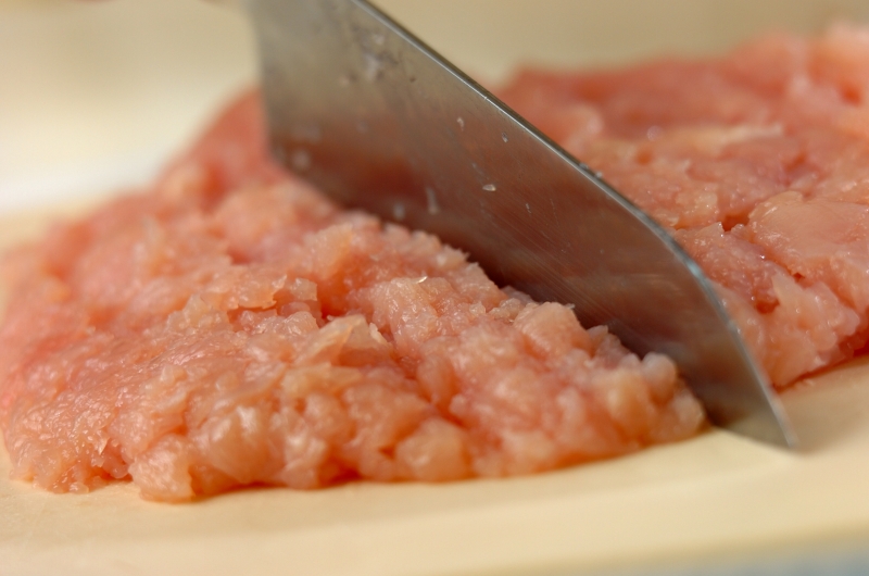 自家製チキンナゲットの下準備1