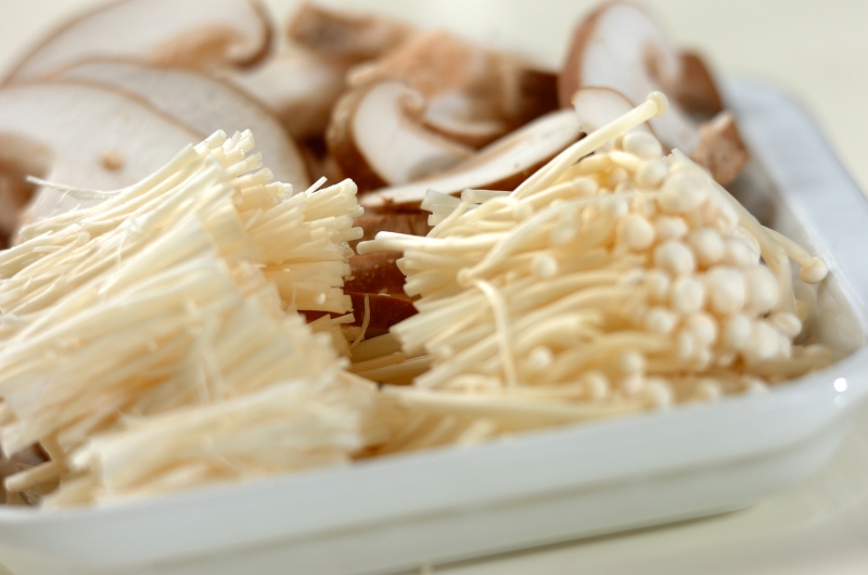 キノコのショウガしょうゆ煮の下準備1