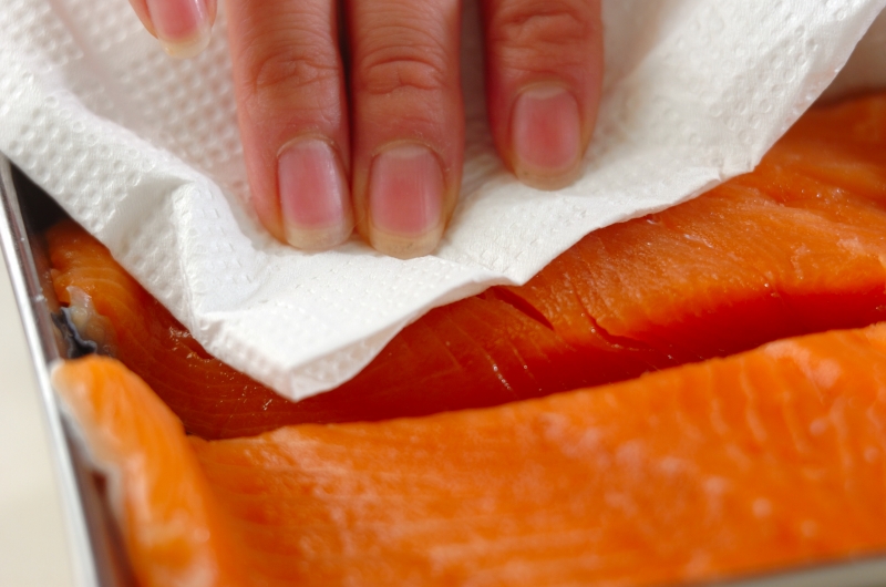 鮭のみそ焼きの下準備1