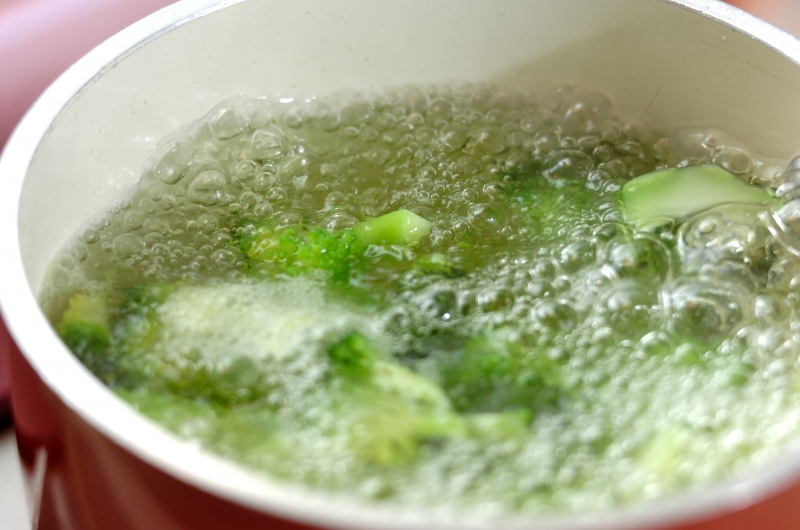 簡単ブロッコリーと油揚げの和えもの 立派なおかずに by金丸 利恵さんの作り方1