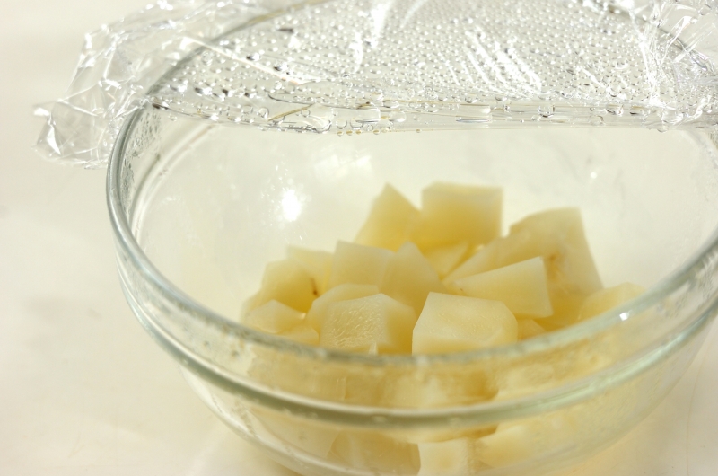 ソーセージとホウレン草入りオムレツの下準備2