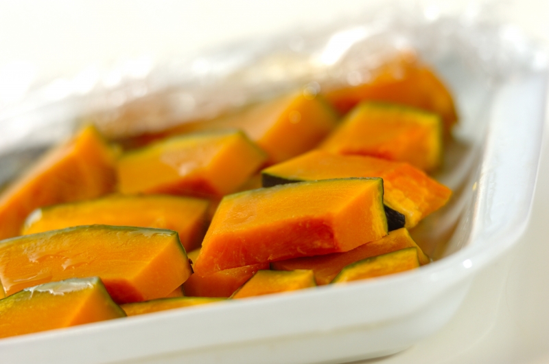 カボチャと豚肉のみそ炒めの下準備1