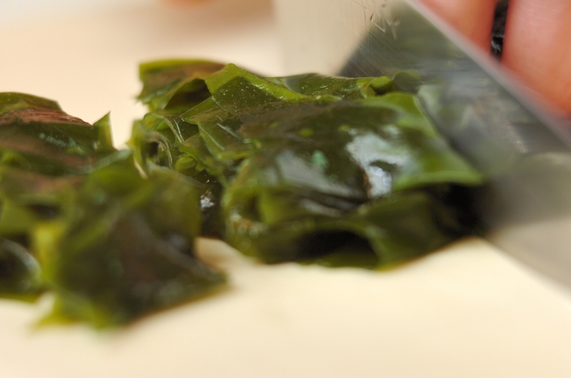 ワカメとネギの炒め煮の下準備1