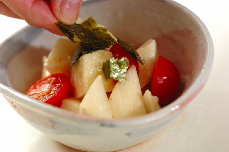 長芋とトマトのワサビ和えの作り方2