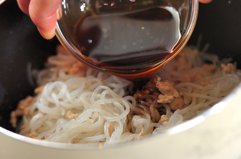 しらたきの鶏そぼろ炒めの作り方3