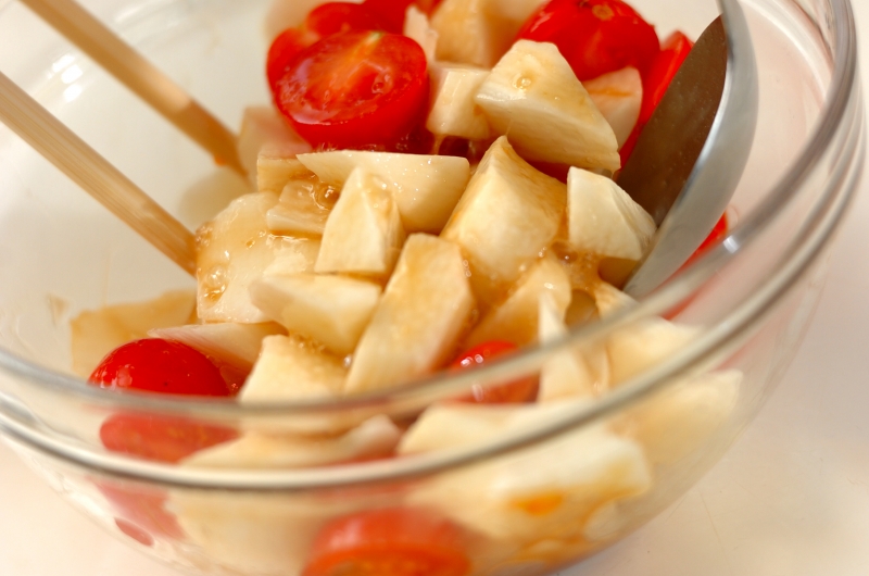 長芋とトマトのワサビ和えの作り方1