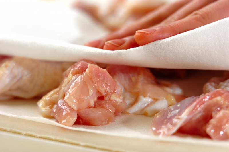 肉汁ジュワ〜！鶏のから揚げ 一晩漬け込むの作り方1