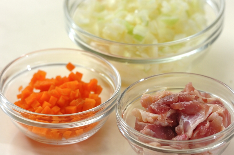 鶏肉のクリームスープの下準備1