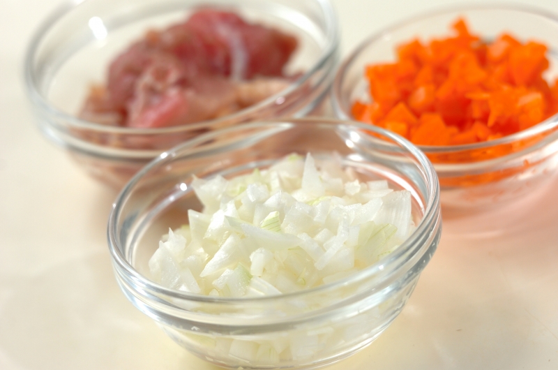 鶏肉のカレースープの下準備1