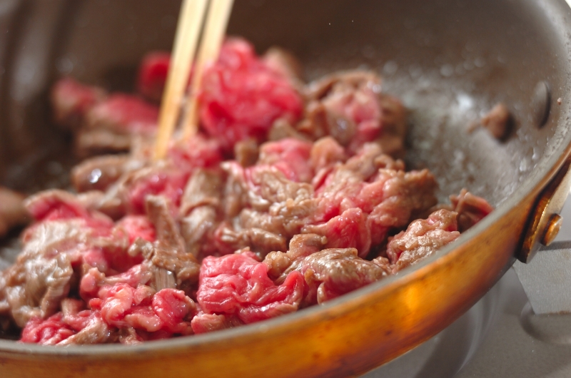 ごはんがすすむ！牛肉とトマトのオイスター炒めの作り方1