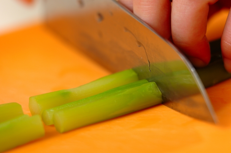 アスパラの美味しさそのまま ごまマヨ和え by山下 和美さんの下準備1