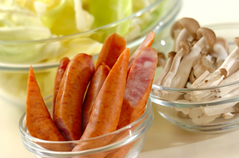 春キャベツとソーセージのホットサラダの下準備1