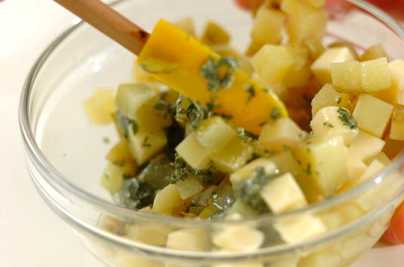 王道ポテトサラダ バジル風味にアレンジの作り方1