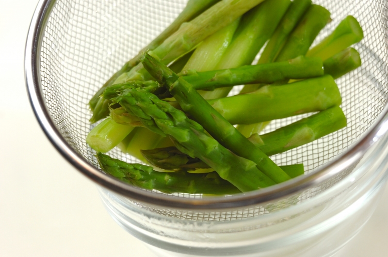 アスパラのチーズ焼きの下準備1