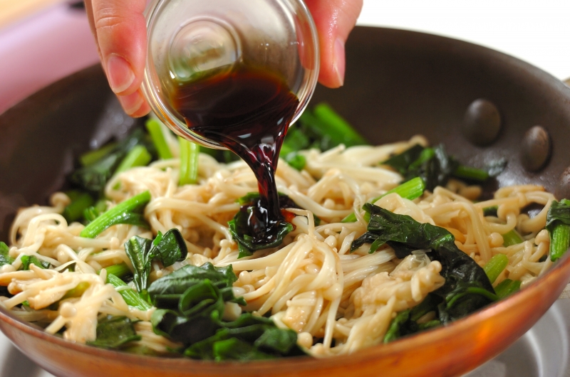 エノキとホウレン草のバターしょうゆの作り方1