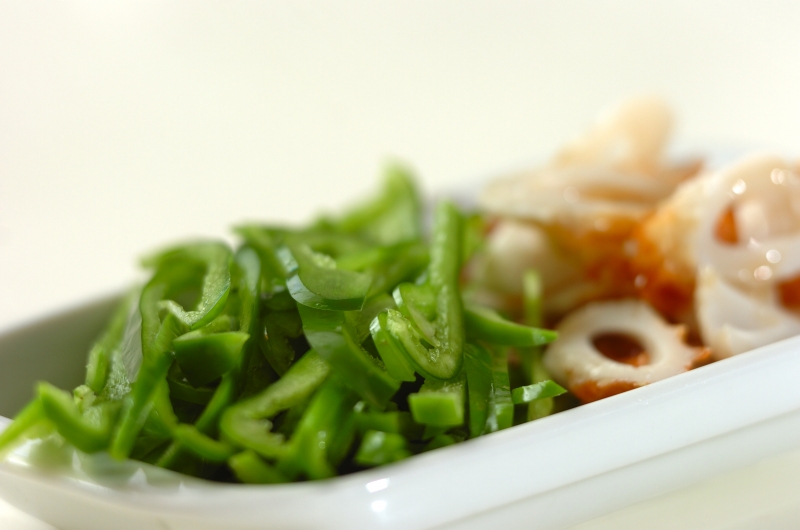 簡単副菜！ピーマンとちくわのきんぴらの下準備1