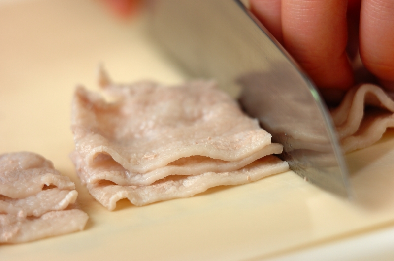 豚肉と小松菜のだし煮の下準備1