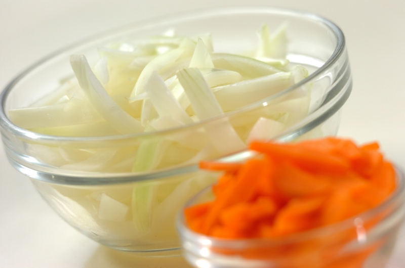 玉ネギと桜エビのかき揚げの下準備1