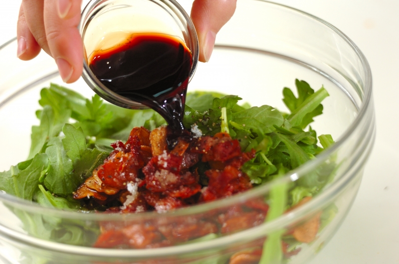 春菊のベーコンガーリックサラダの作り方2