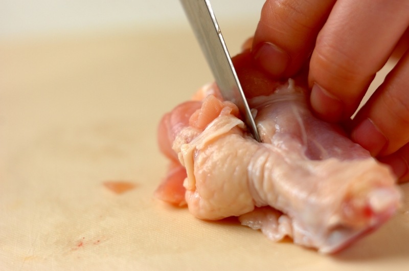 手羽元とセロリのスープの下準備1