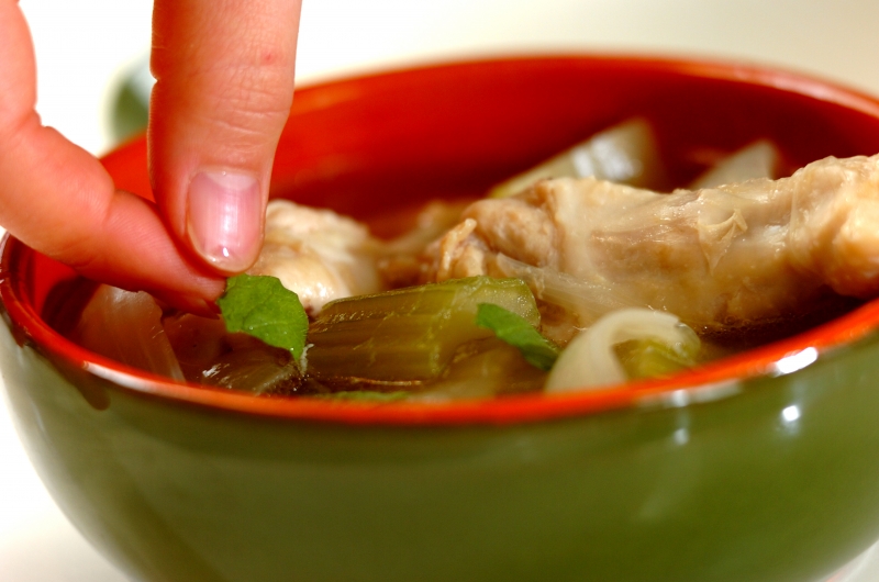 手羽元とセロリのスープの作り方2