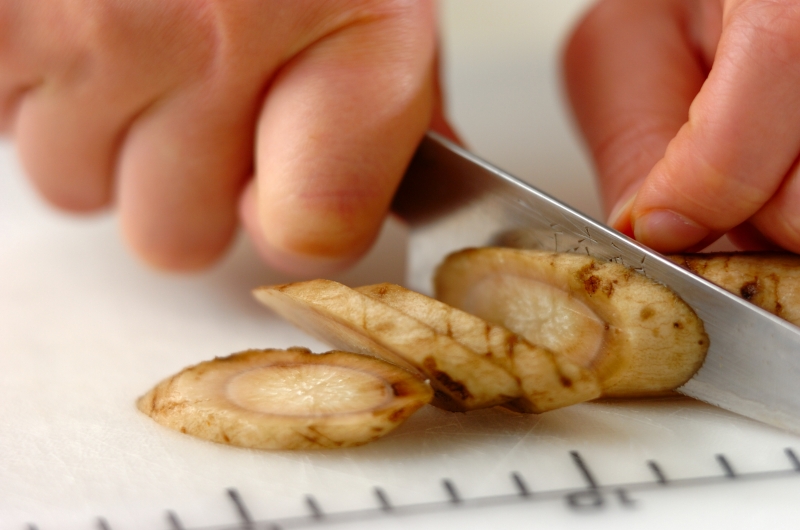 ゴボウの甘煮の下準備1