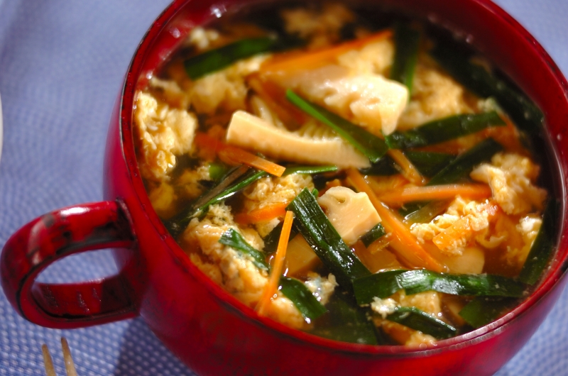 具だくさんニラ玉スープ