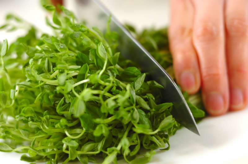 豆苗のオイスター炒めの下準備1