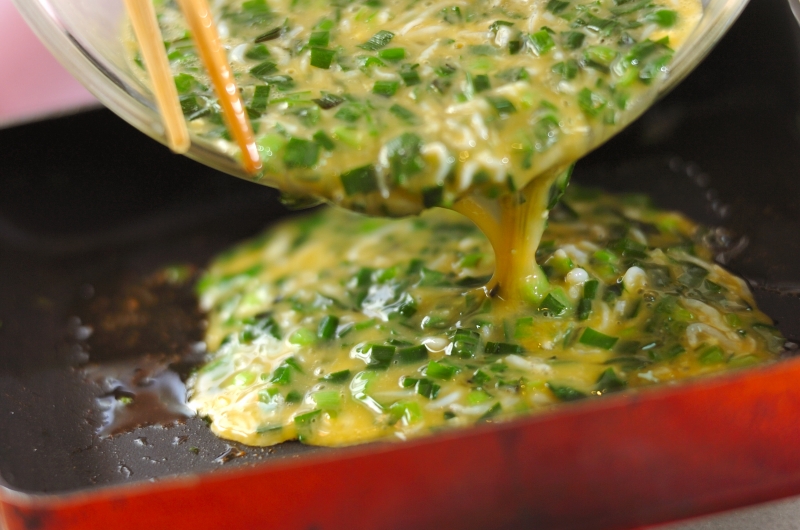 ニラとシラスの厚焼き卵の作り方3