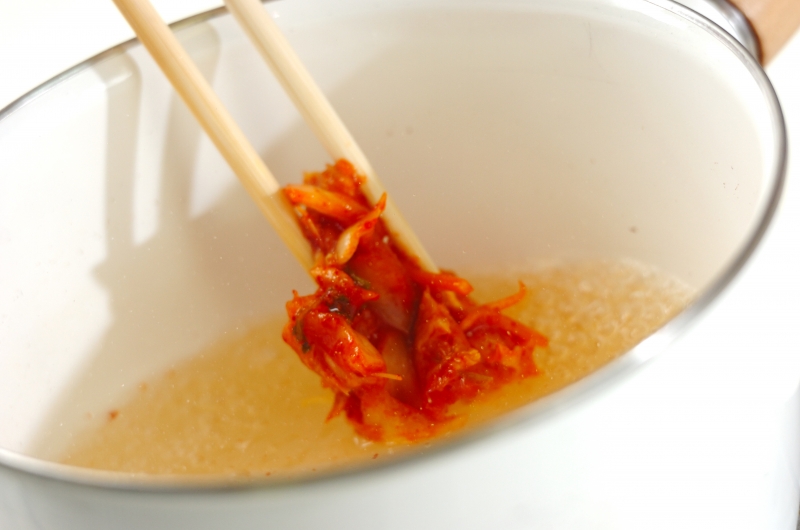 キムチとワカメのスープの作り方1