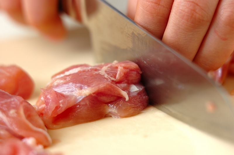 鶏肉のゴマみそ炒め煮の下準備1