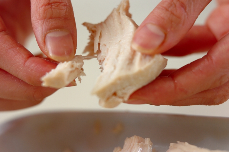 セロリと蒸し鶏の和え物の作り方1
