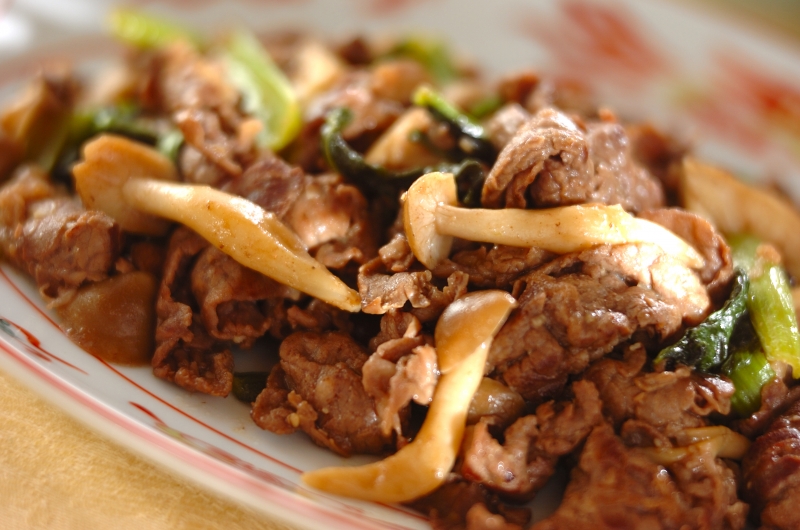 ご飯がすすむ！牛肉と小松菜のオイスター炒め
