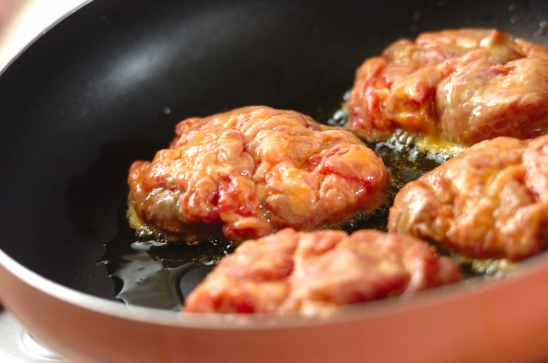牛肉のチーズピカタの作り方1