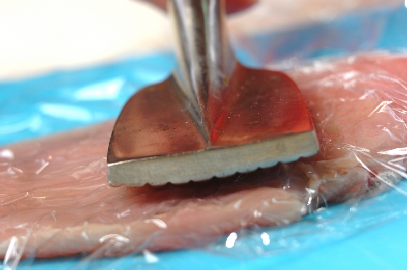 鶏むね肉のハムチーズサンドカツの下準備1