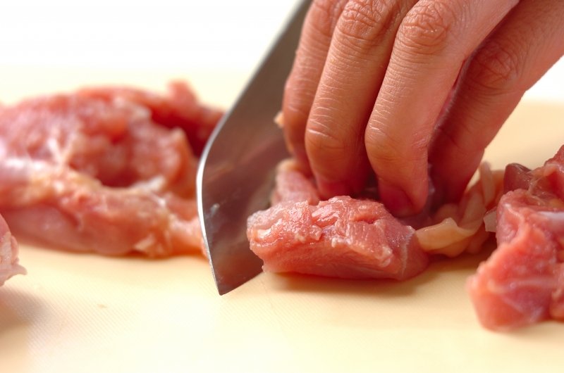 コチュジャンピリッ！鶏肉とナスの炒めものの下準備1