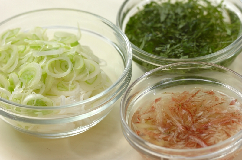 薬味たっぷりネギ奴丼の下準備2