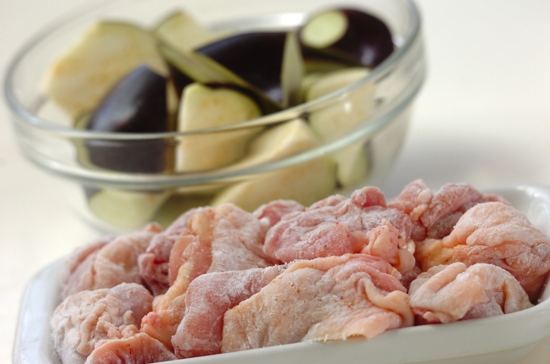 鳥もも肉の照り焼き お酢が隠し味！の下準備1