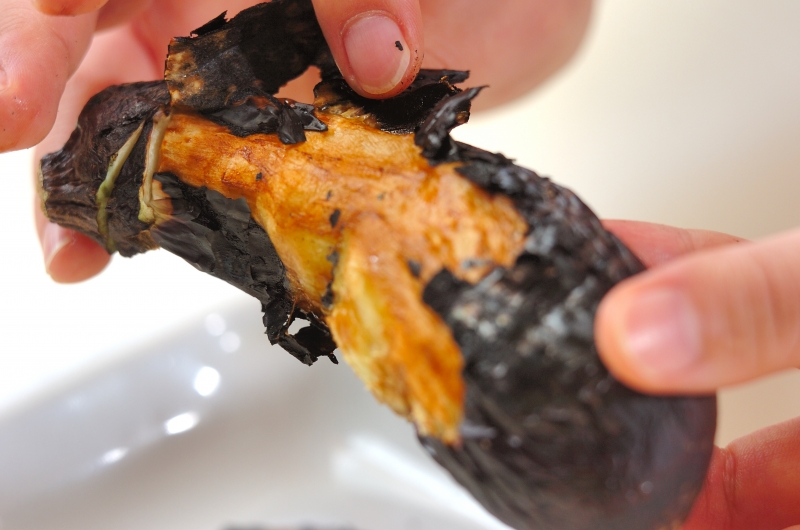 焼きナスの赤だしの下準備1