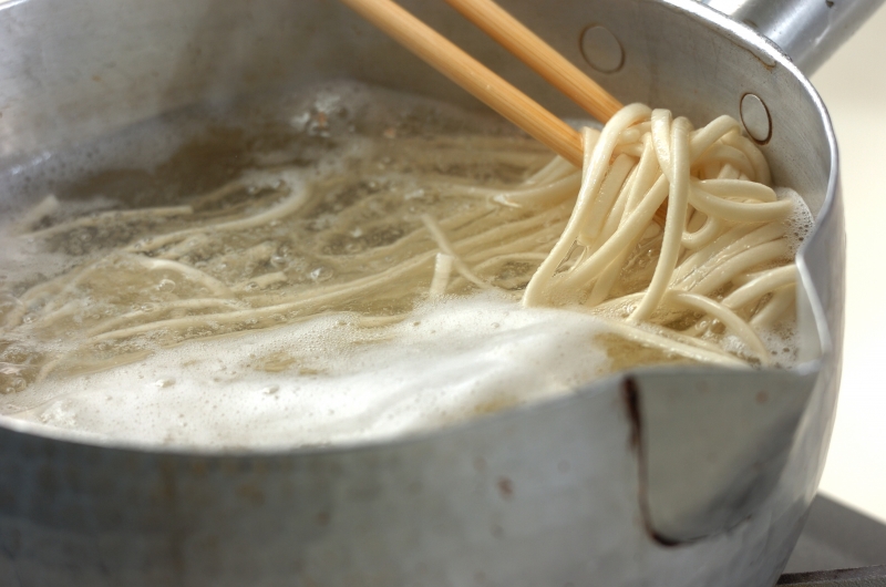 冷やし月見きつねうどんの下準備1